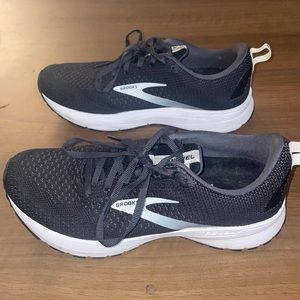 Brooks Tennis Shoes